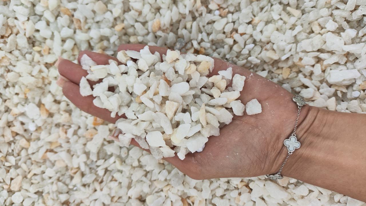 Белая мраморная крошка мелкофракционная