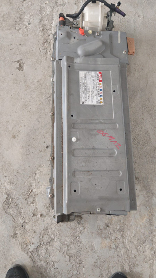 BATAREY-ZVW30-1.jpg