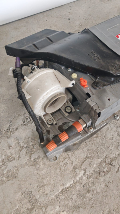 BATAREY-ZVW30-2-1.jpg