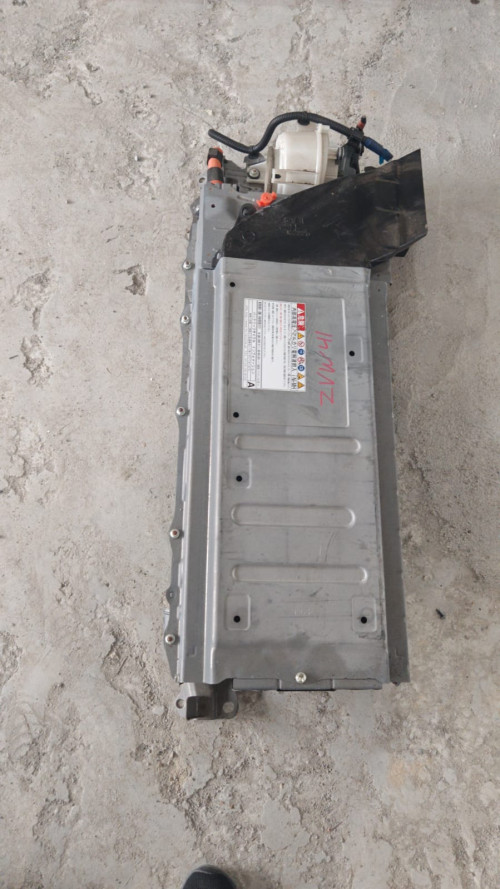 BATAREY-ZVW41-1.jpg