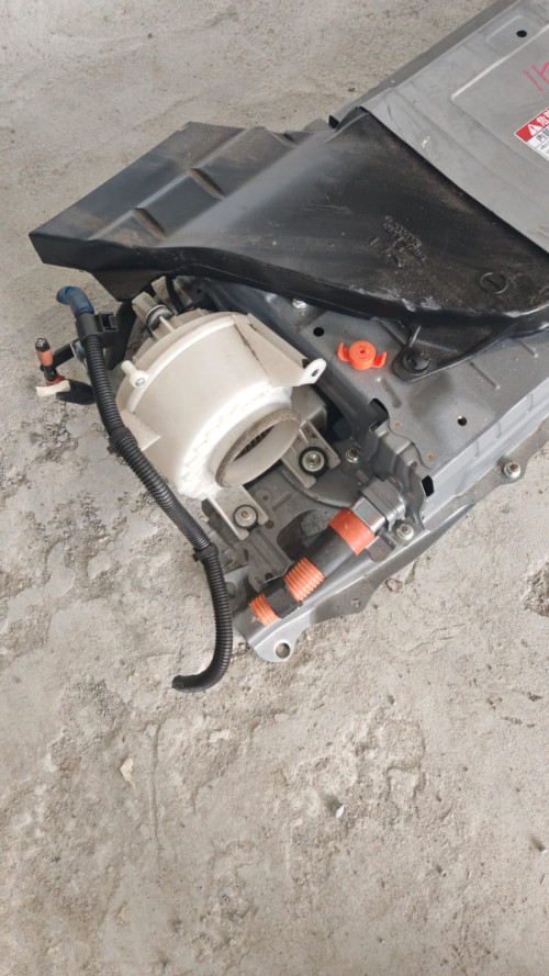 BATAREY-ZVW41-2.jpg