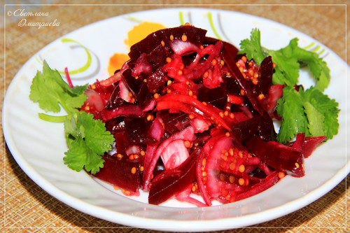 SALAT-IZ-SVEKLY-I-KAPUSTY.jpg