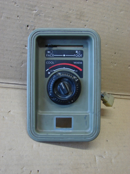 BLOK-UPRAVLENIY-KLIMAT-KONTROLEM-SALONA-LITE-ACE-TM20G1.jpg
