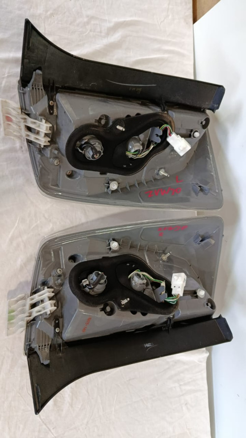 STOP-81550-47180-RL-ZVW30-2.jpg