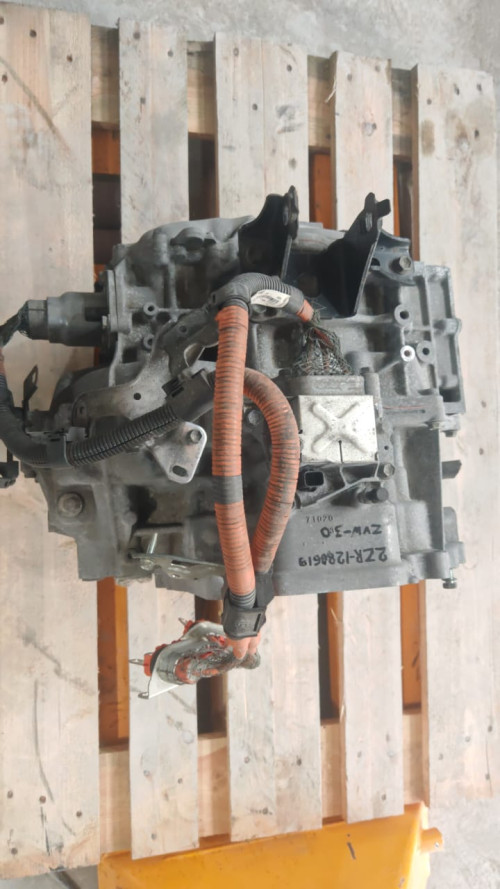 VARIAT-30900-47064-ZVW30-2.jpg