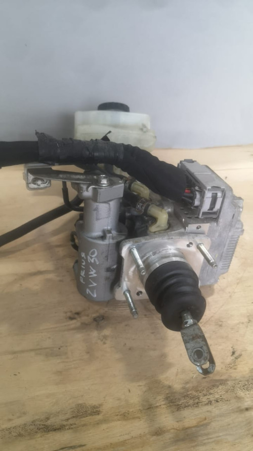 BLOK-ABS-47050-47040-ZVW30-2-1.jpg
