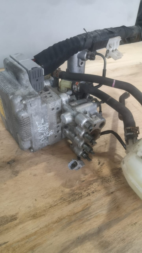 BLOK-ABS-47050-47040-ZVW30-3-1.jpg