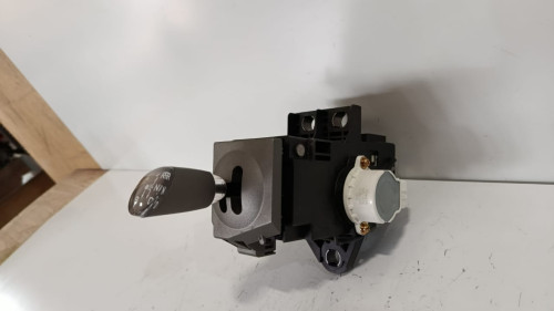 SELEKTOR-33560-47011-NHW20-2.jpg